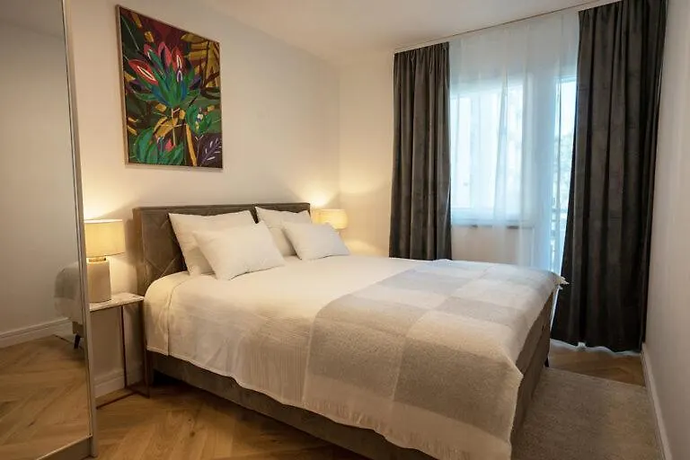 Chic Pula Escape Apartment