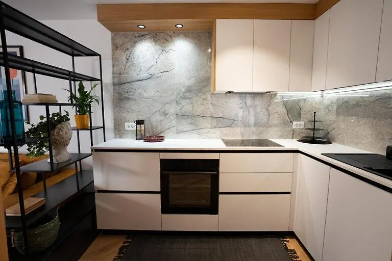 Chic Pula Escape Apartment